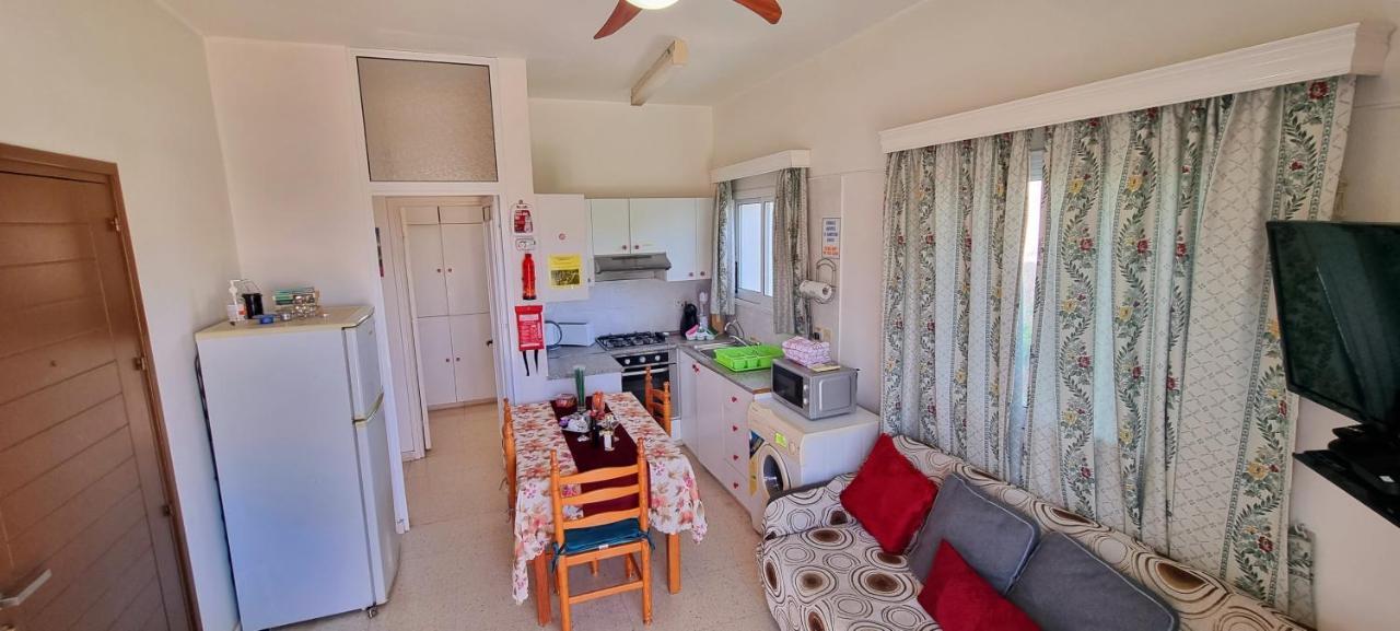 Astrofegia Apartments Near The Sea Agia Marina  ภายนอก รูปภาพ