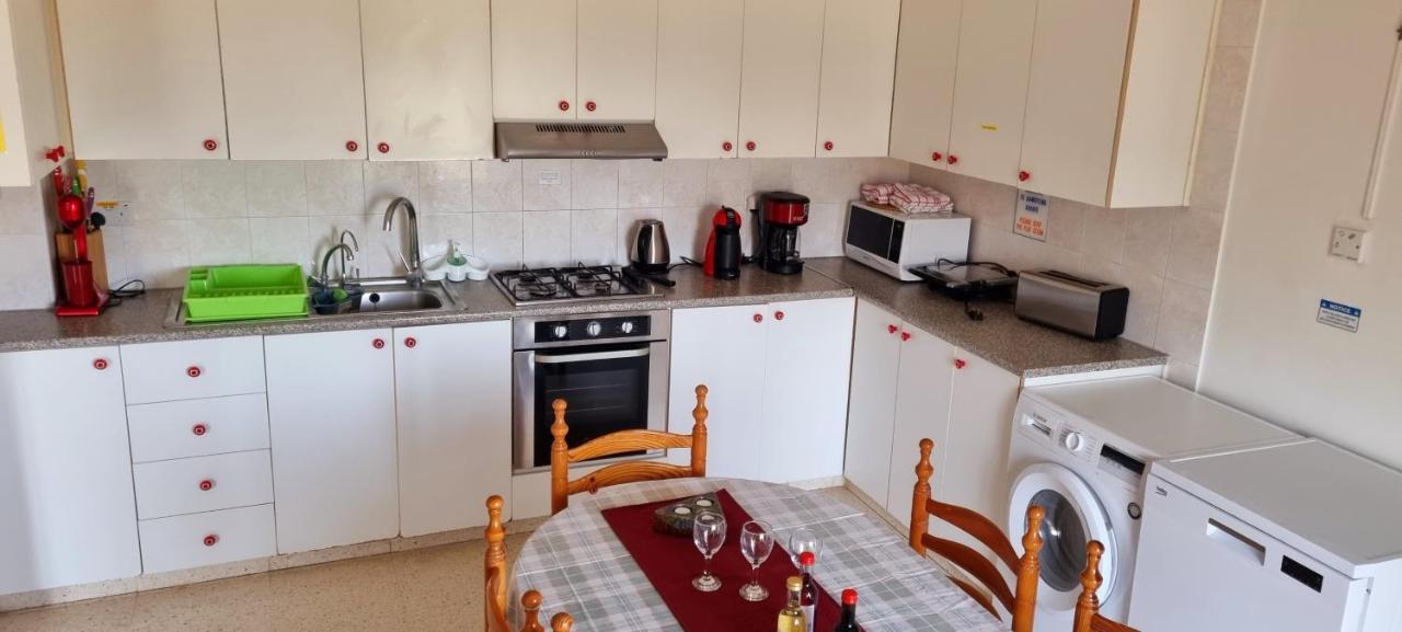 Astrofegia Apartments Near The Sea Agia Marina  ภายนอก รูปภาพ